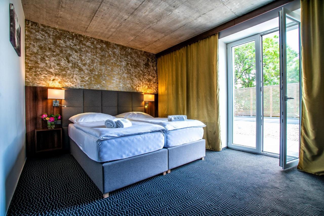 Narodni Dum Podborany Hotel Luaran gambar
