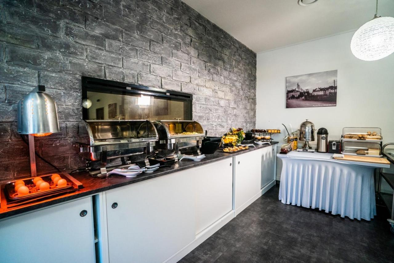 Narodni Dum Podborany Hotel Luaran gambar