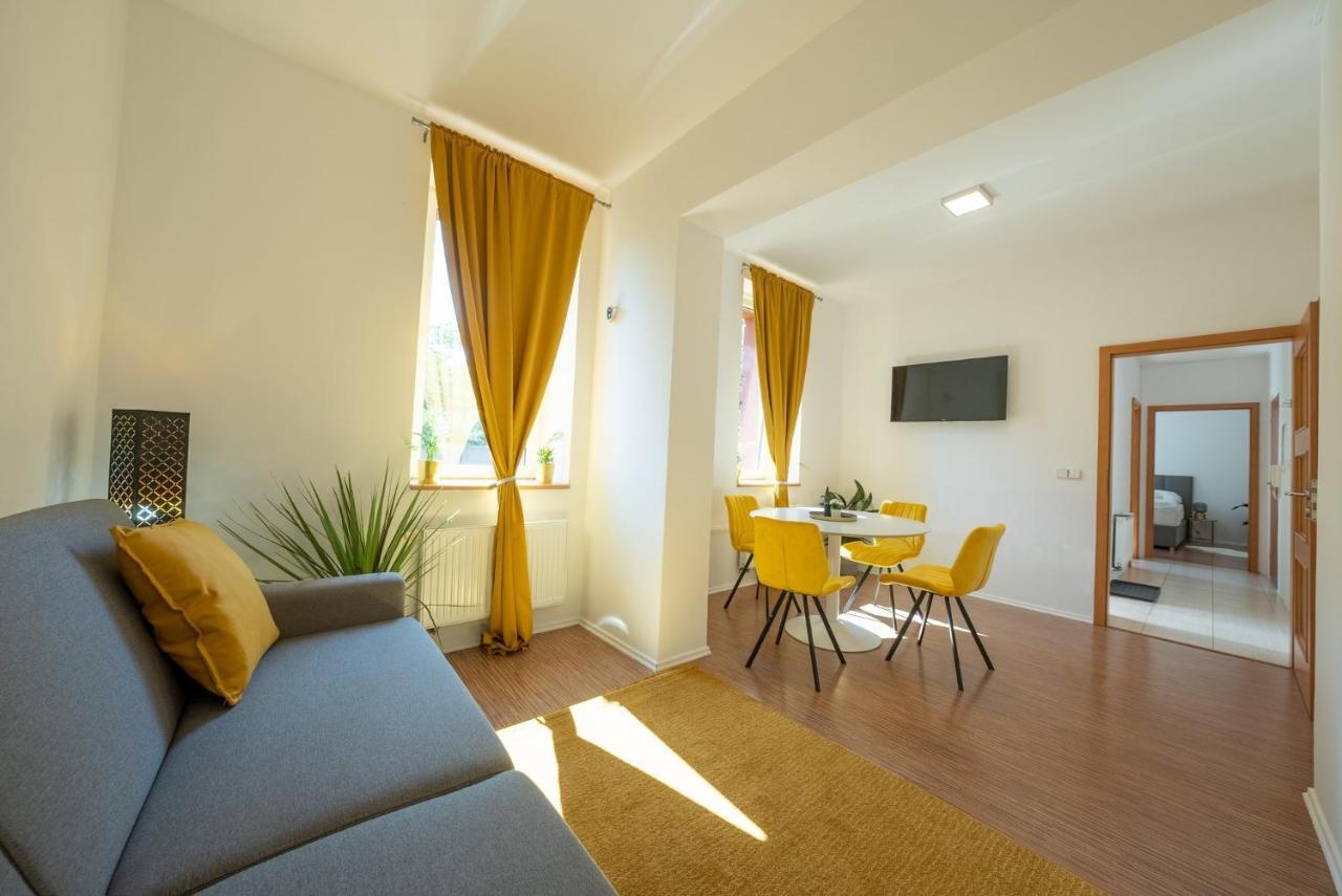 Narodni Dum Podborany Hotel Luaran gambar