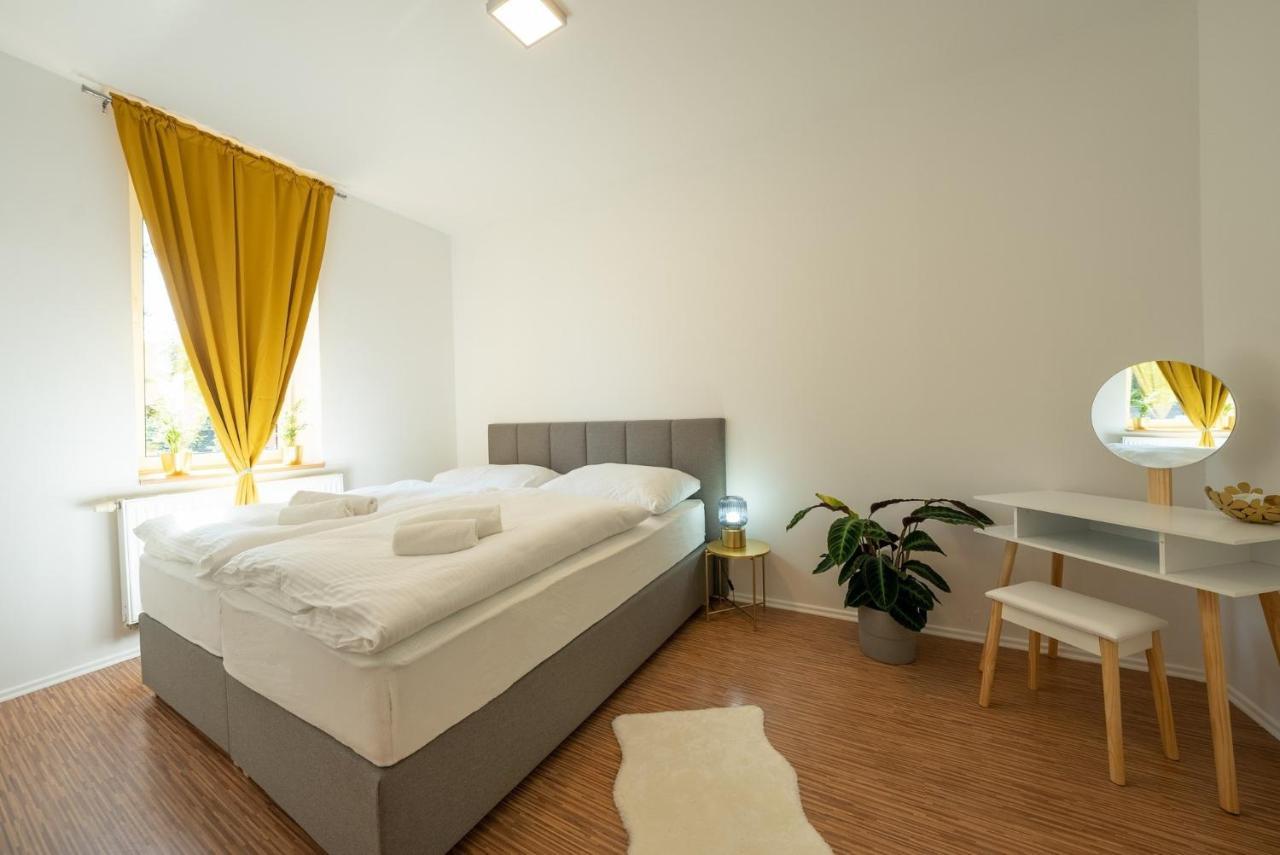 Narodni Dum Podborany Hotel Luaran gambar