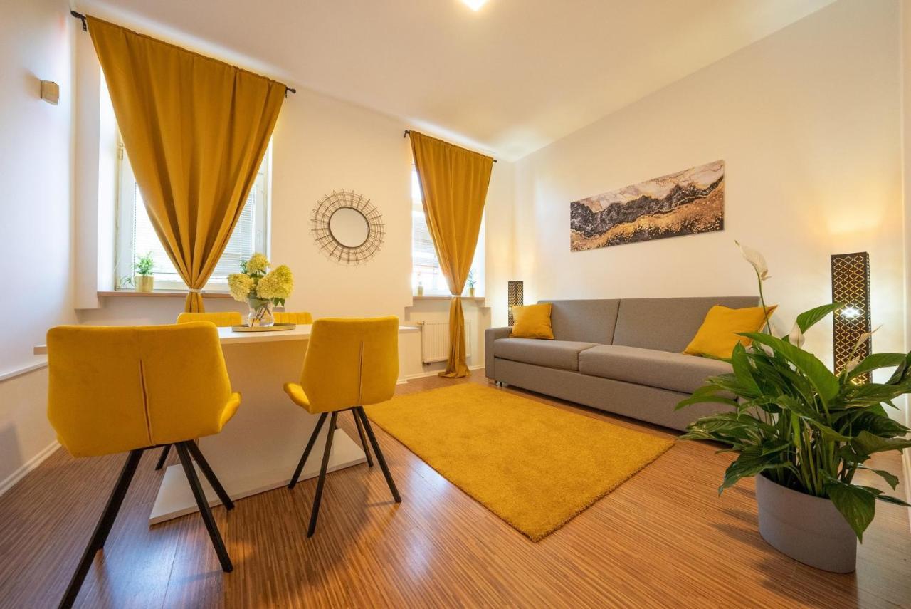 Narodni Dum Podborany Hotel Luaran gambar