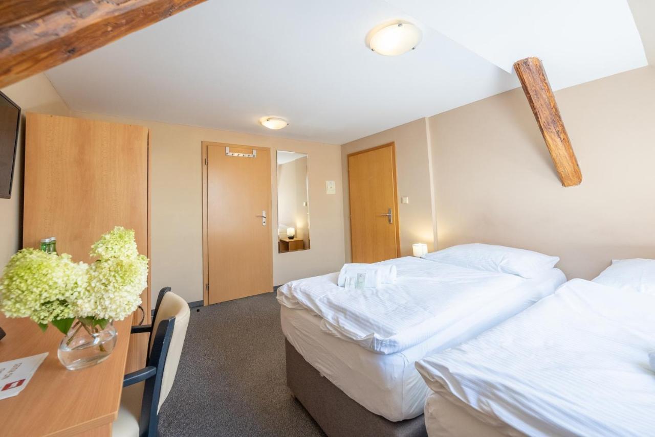 Narodni Dum Podborany Hotel Luaran gambar
