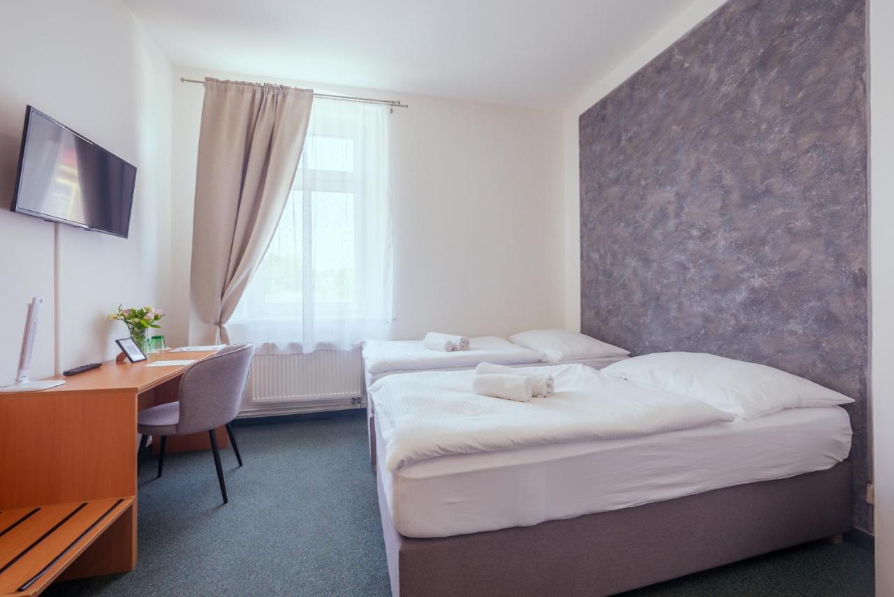 Narodni Dum Podborany Hotel Luaran gambar