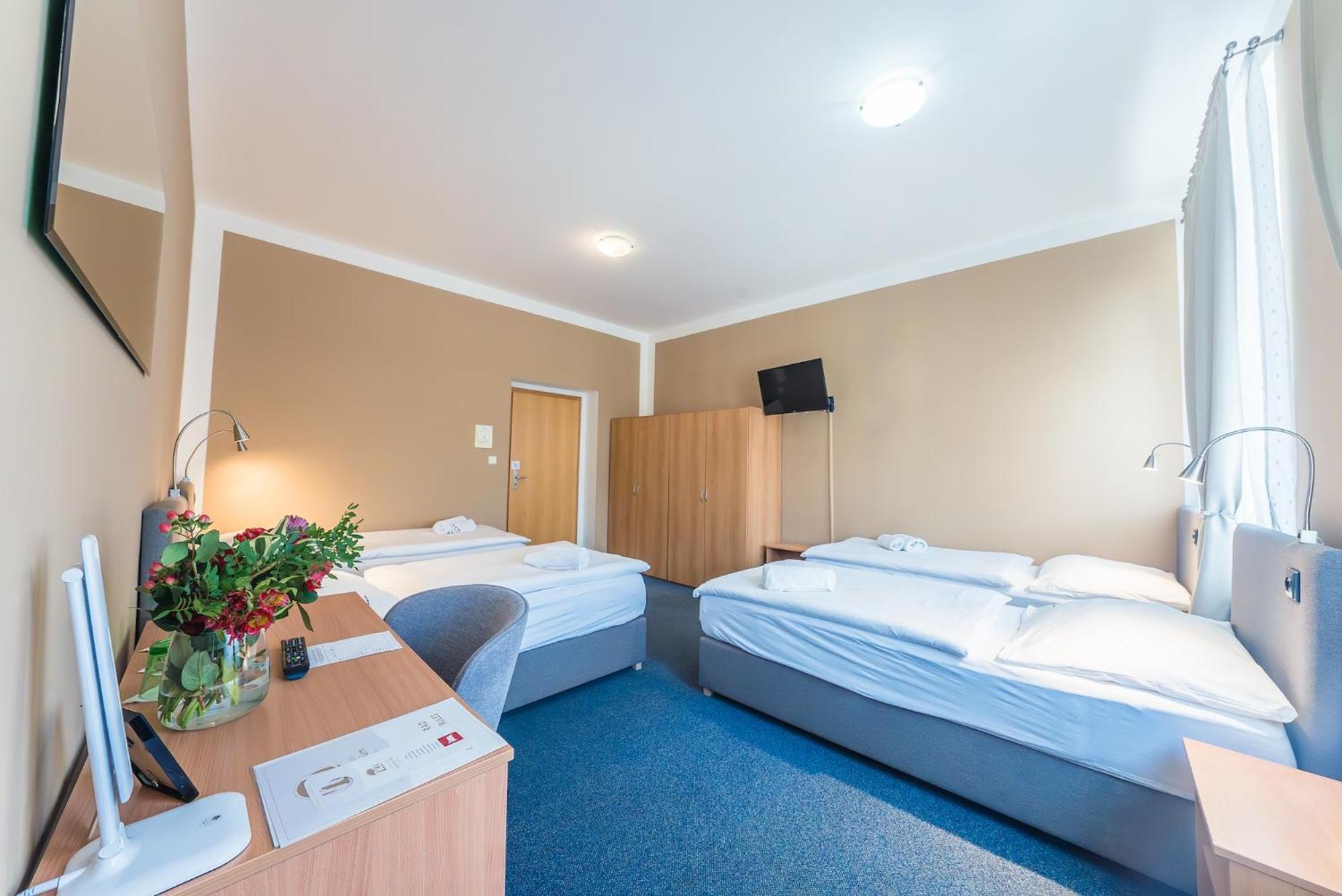 Narodni Dum Podborany Hotel Luaran gambar