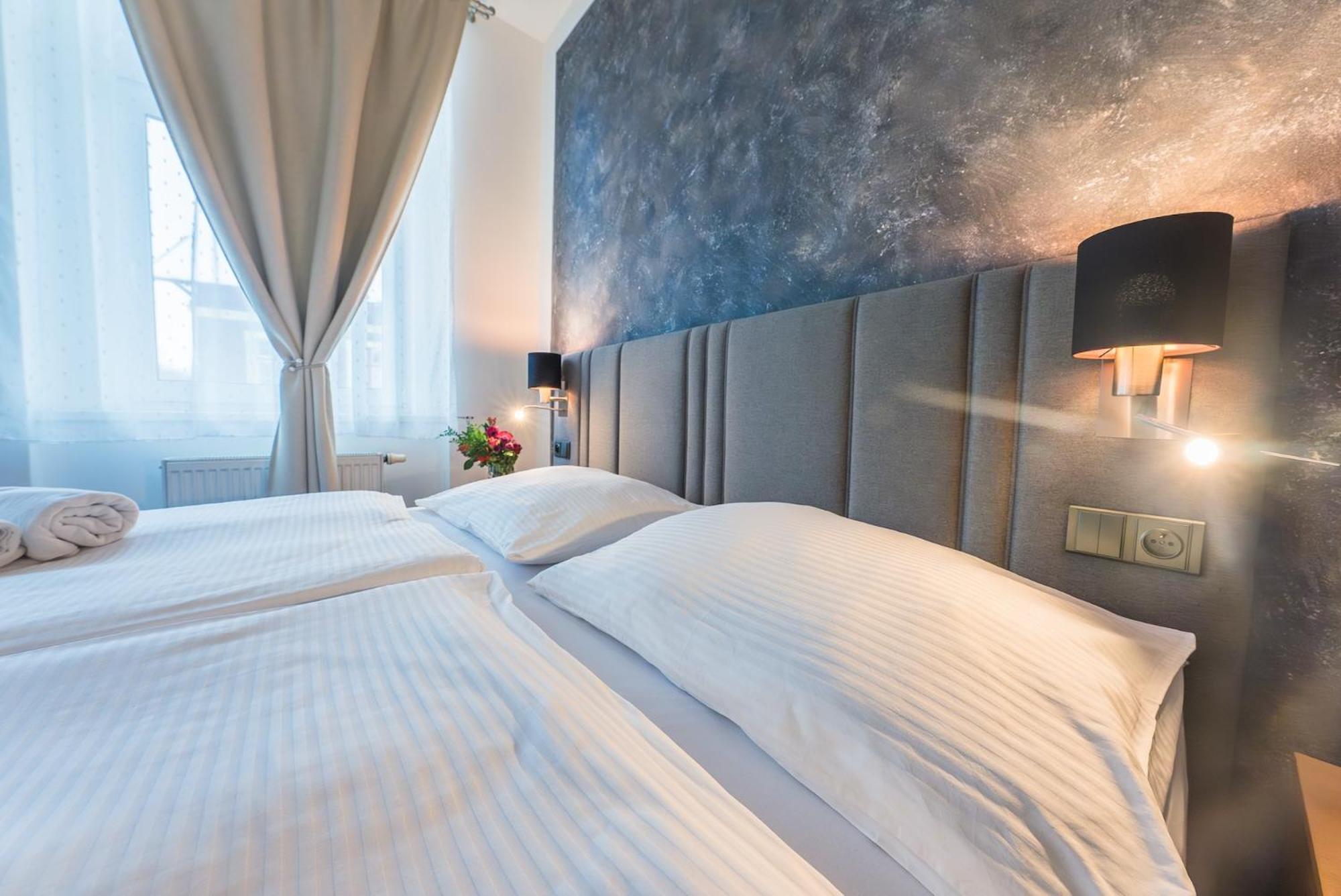 Narodni Dum Podborany Hotel Luaran gambar